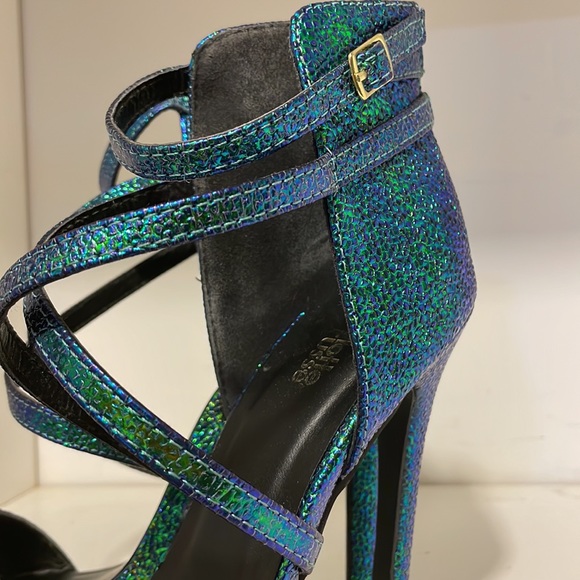 SOLD - Picture 4 of 8